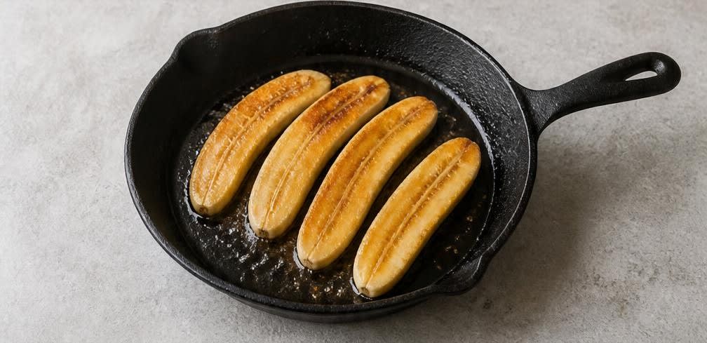 Gebratene Bananen mit Erdnuss-Kakao-Soße – Zubereitung Schritt für Schritt – Bananen anbraten
