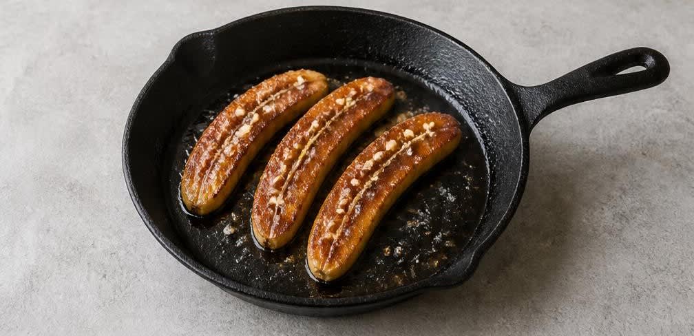 Gebratene Bananen mit Erdnuss-Kakao-Soße – Zubereitung Schritt für Schritt – Bananen fertig braten