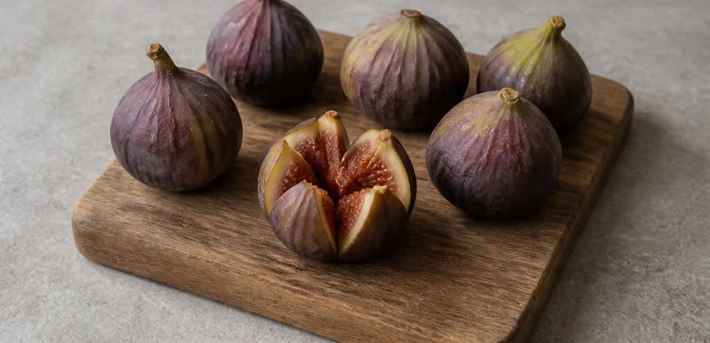 Gedämpfte persische Feigen mit Ahornsirup und Röstnüssen – Zubereitung Schritt für Schritt – Feigen vorbereiten