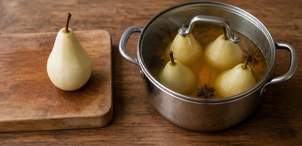 Marokkanisch pochierte Birnen in Gewürz-Orangensaft mit Mandeln – Zubereitung Schritt für Schritt – Birnen pochieren