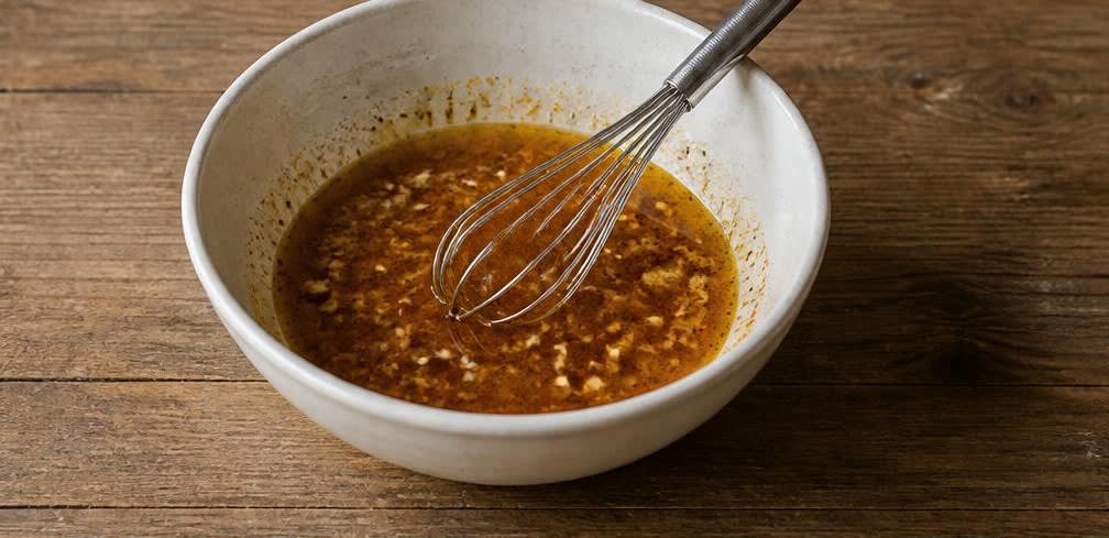 Warm gedämpfte Kichererbsen mit Zitronen-Knoblauch-Olivenöl – Zubereitung Schritt für Schritt – Marinade herstellen