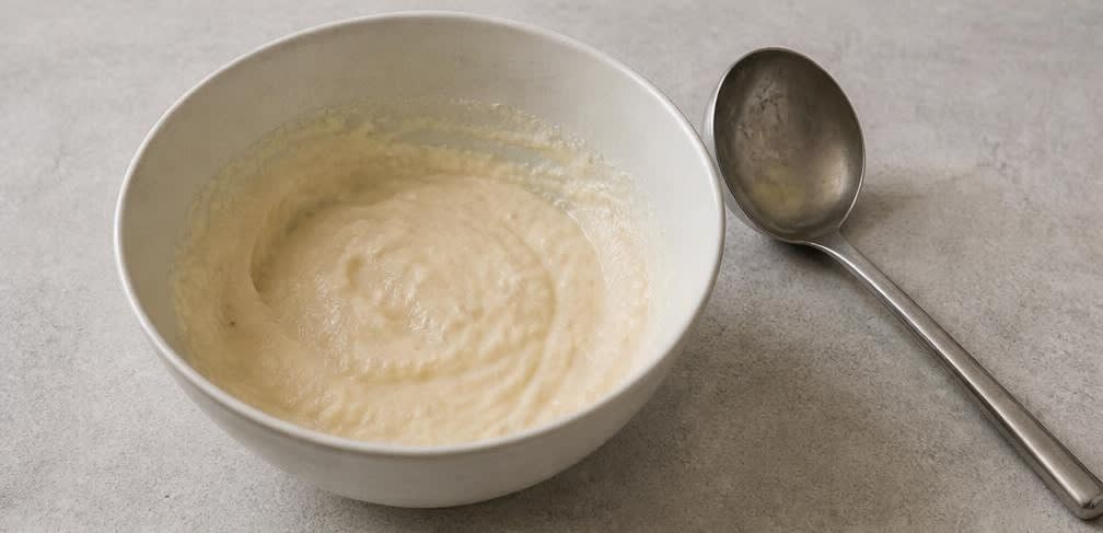 Cacio e Pepe mit frisch gemörsertem Pfeffer – Zubereitung Schritt für Schritt – Käsepaste herstellen