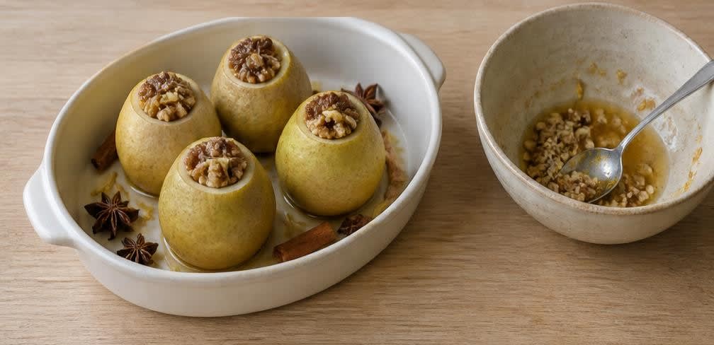 Gedämpfte Honig-Birne mit Walnüssen und Ingwer – Zubereitung Schritt für Schritt – Birnen füllen