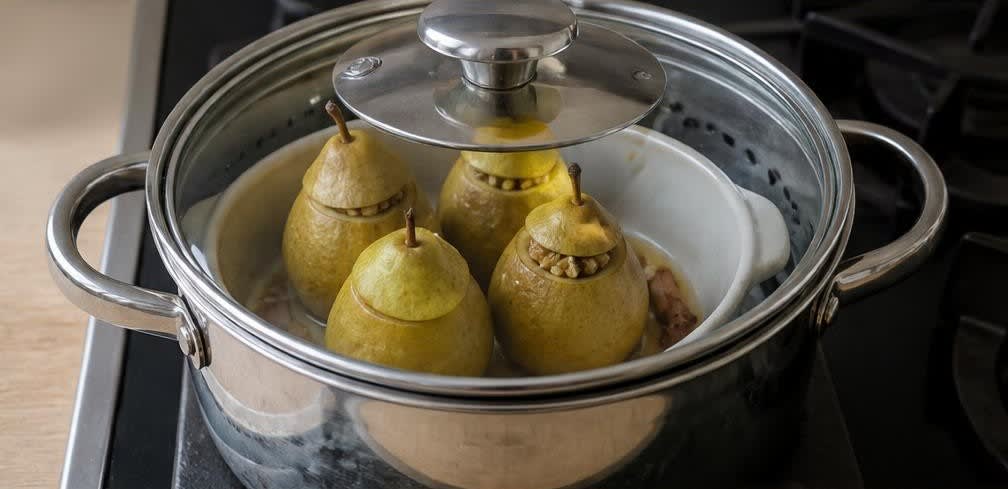 Gedämpfte Honig-Birne mit Walnüssen und Ingwer – Zubereitung Schritt für Schritt – Birnen dämpfen