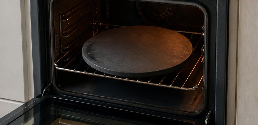 Sauerteig-Pizza Margherita mit frischem Basilikum – Zubereitung Schritt für Schritt – Ofen vorheizen