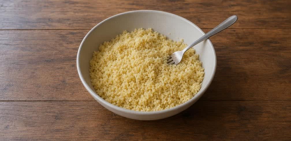 Marokkanisches Rinderschmorgericht mit Paprika und Couscous – Zubereitung Schritt für Schritt – Couscous quellen lassen