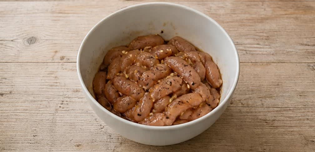 Asiatische Putenbrust mit gedünstetem Spinat und Vollkornreis – Zubereitung Schritt für Schritt – Putenbrust marinieren