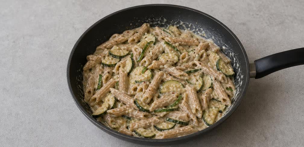 Vollkornnudeln mit Zucchini und cremigem Ricotta – Zubereitung Schritt für Schritt – Sämige Ricotta-Sauce herstellen