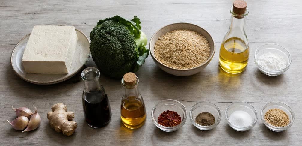 Knuspriger Stir-Fry-Tofu mit Brokkoli und Vollkornreis – Zutaten