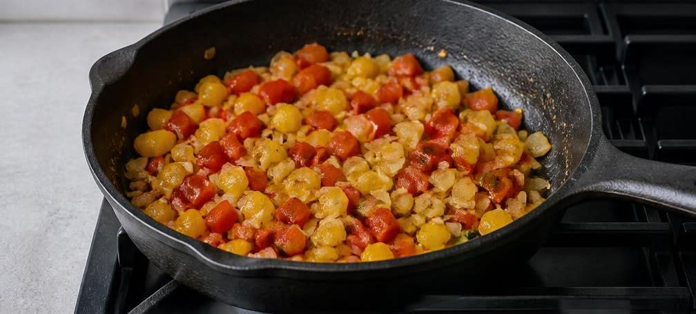 Marokkanische Garnelen mit Paprika und Zitronen-Couscous – Zubereitung Schritt für Schritt – Gemüse anbraten