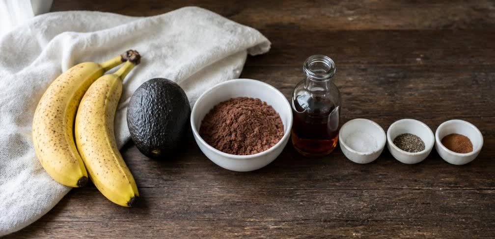 Schoko-Bananen-Pudding mit Kakaopulver – Zutaten bereitstellen