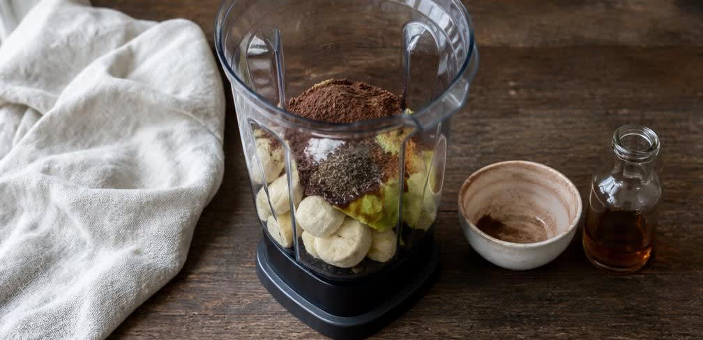 Schoko-Bananen-Pudding mit Kakaopulver – Zubereitung Schritt für Schritt – Weitere Zutaten hinzufügen