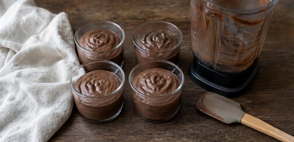 Schoko-Bananen-Pudding mit Kakaopulver – Zubereitung Schritt für Schritt – Pudding portionieren