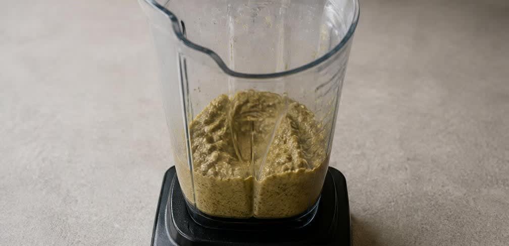 Pistazien-Halva mit Sesam und flüssigem Honig – Zubereitung Schritt für Schritt – Sesam-Pistazien-Paste herstellen