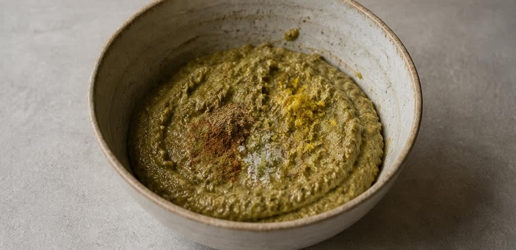 Pistazien-Halva mit Sesam und flüssigem Honig – Zubereitung Schritt für Schritt – Paste würzen