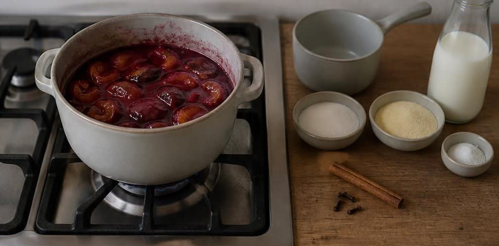 Klassischer Zwetschkenröster mit cremigem Grießbrei – Zubereitung Schritt für Schritt – Zwetschkenröster fertigstellen