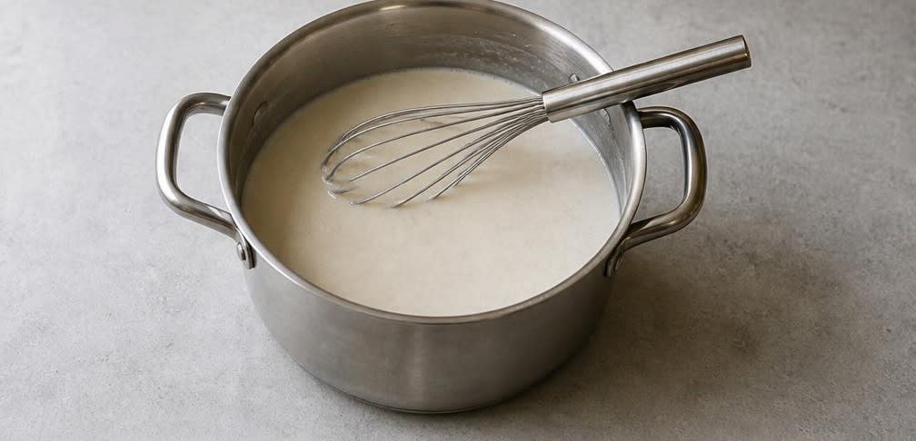 Persischer Mandel-Pudding mit Aprikosen – Zubereitung Schritt für Schritt – Puddingbasis anrühren