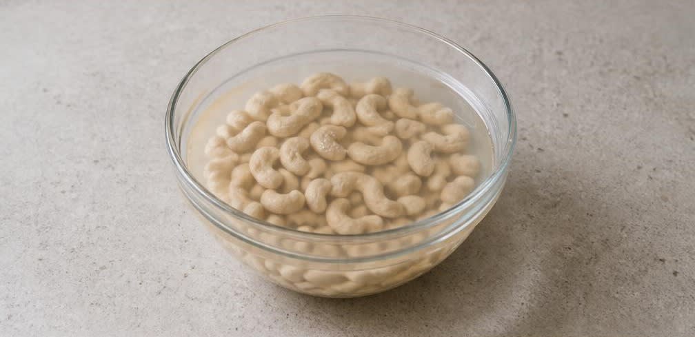 Samtige Cashew-Schoko-Creme mit Medjool-Datteln – Zubereitung Schritt für Schritt – Cashewkerne einweichen