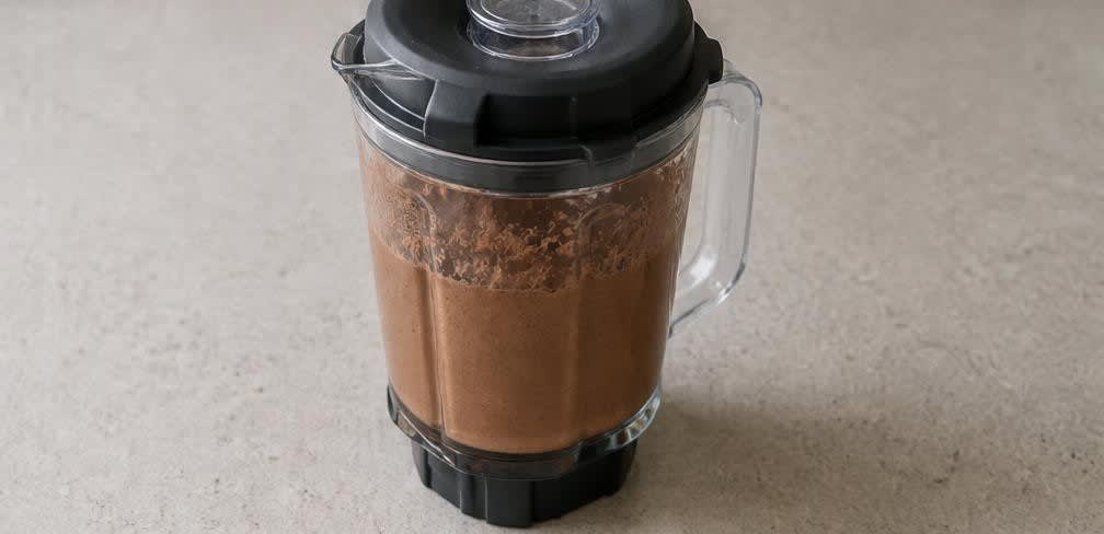 Samtige Cashew-Schoko-Creme mit Medjool-Datteln – Zubereitung Schritt für Schritt – Schoko-Creme pürieren