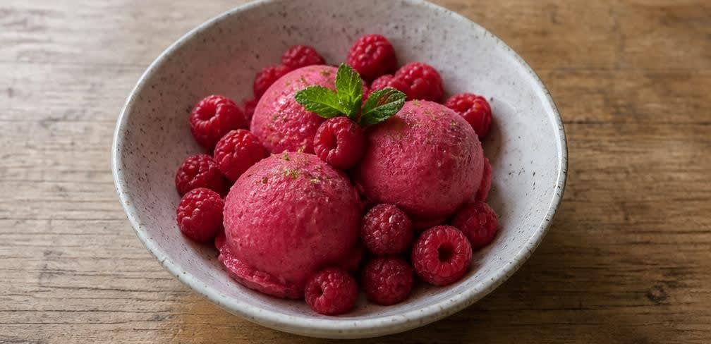 Klassisches Himbeer-Sorbet mit Limette – Zubereitung Schritt für Schritt – Anrichten