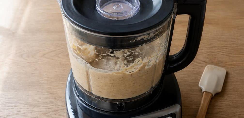 Cremiges Erdnussbutter-Bananen-Eis ohne Sahne – Zubereitung Schritt für Schritt – Creme pürieren