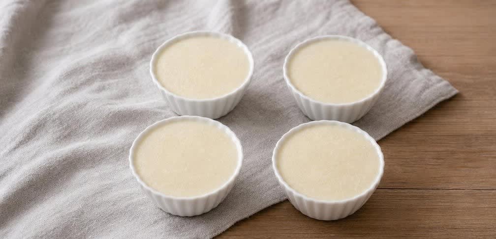 Klassischer österreichischer Grießpudding mit warmem Himbeerkompott – Zubereitung Schritt für Schritt – Pudding füllen und kühlen
