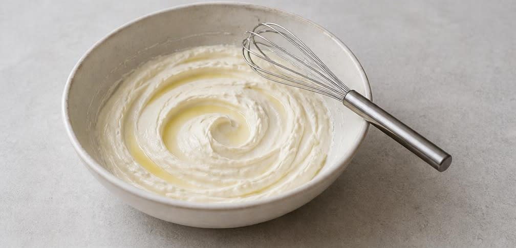Kapern-Dip mit Frischkäse und Knoblauch – Zubereitung Schritt für Schritt – Frischkäsebasis herstellen