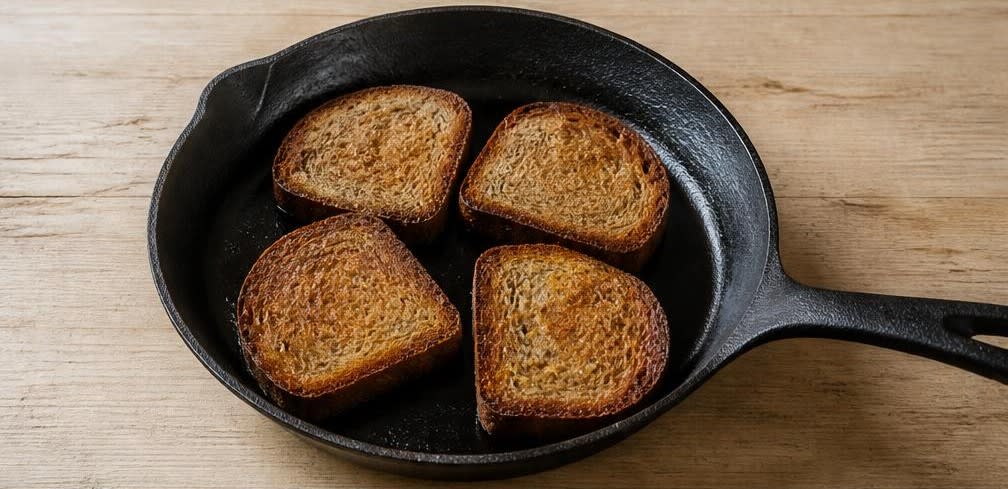 Sardinen auf geröstetem Roggenbrot mit Kapern und Zitrone – Zubereitung Schritt für Schritt – Roggenbrot rösten