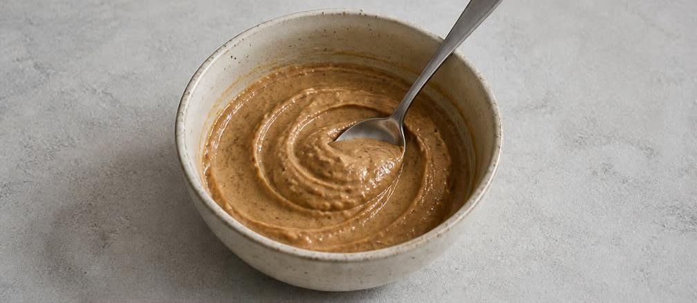 Knusprige Apfelringe mit Zimt-Erdnussbutter – Zubereitung Schritt für Schritt – Erdnusscreme mischen