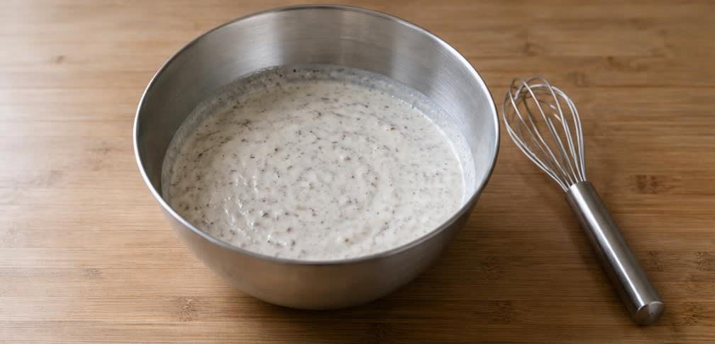 Cremiger Magerquark mit Banane und Leinsamen – Zubereitung Schritt für Schritt – Leinsamen und Gewürze einrühren