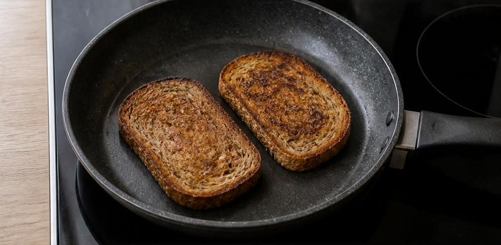 Pochiertes Ei auf Rucola und Vollkornbrot – Zubereitung Schritt für Schritt – Brot rösten