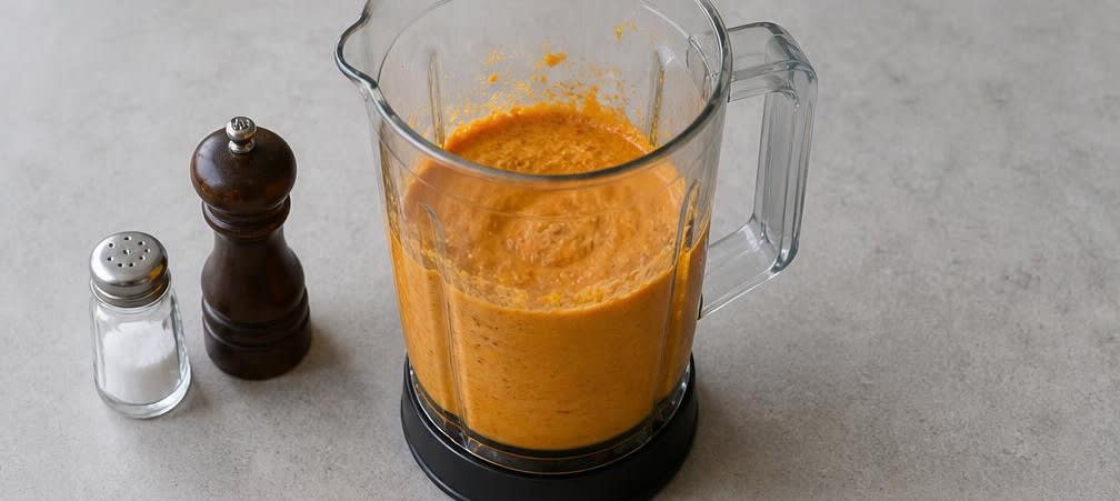 Cremiger Kichererbsen-Paprika-Aufstrich auf Vollkornbrot – Zubereitung Schritt für Schritt – Aufstrich pürieren