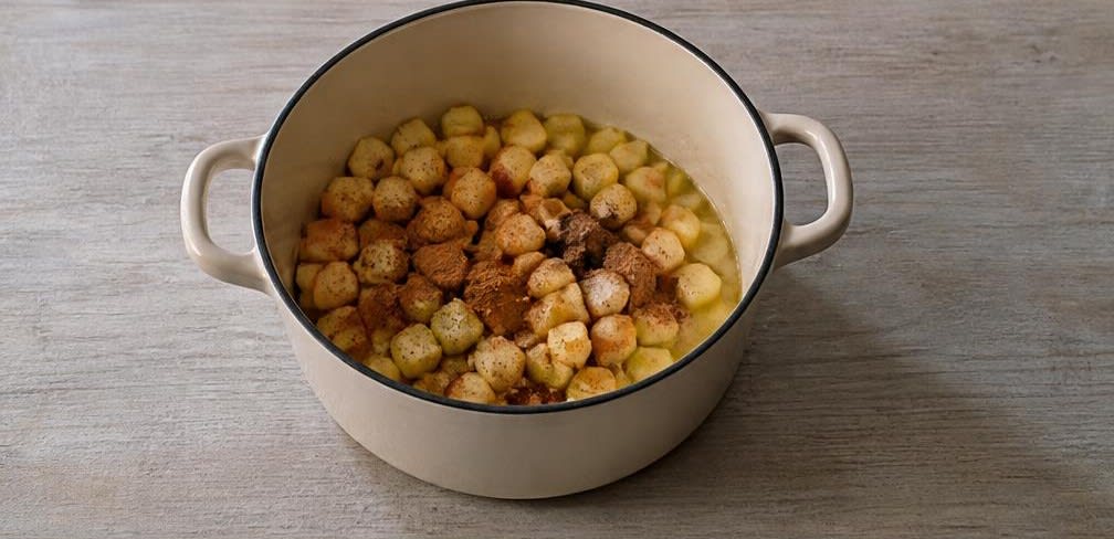 Gedünstete Äpfel mit Zimt und gerösteten Mandeln – Zubereitung Schritt für Schritt – Äpfel andünsten