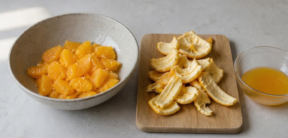 Libanesischer Obstsalat mit Granatapfel und Orangenblütenwasser – Zubereitung Schritt für Schritt – Orangen filetieren