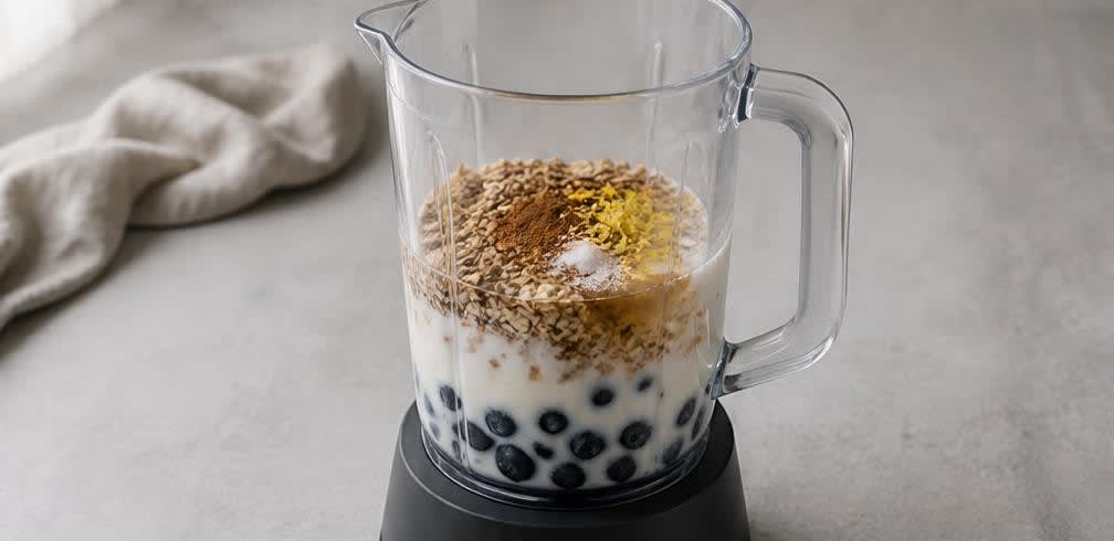 Erfrischender Blaubeer-Buttermilch-Shake mit Leinsamen – Zubereitung Schritt für Schritt – Gewürze hinzufügen
