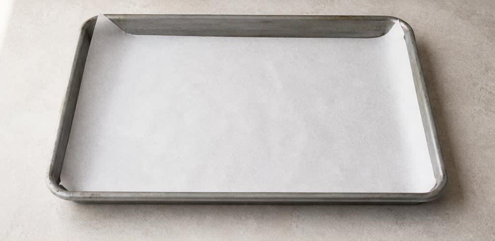 Geröstete Kürbiskerne mit Meersalz und Zitrone – Zubereitung Schritt für Schritt – Backblech vorbereiten