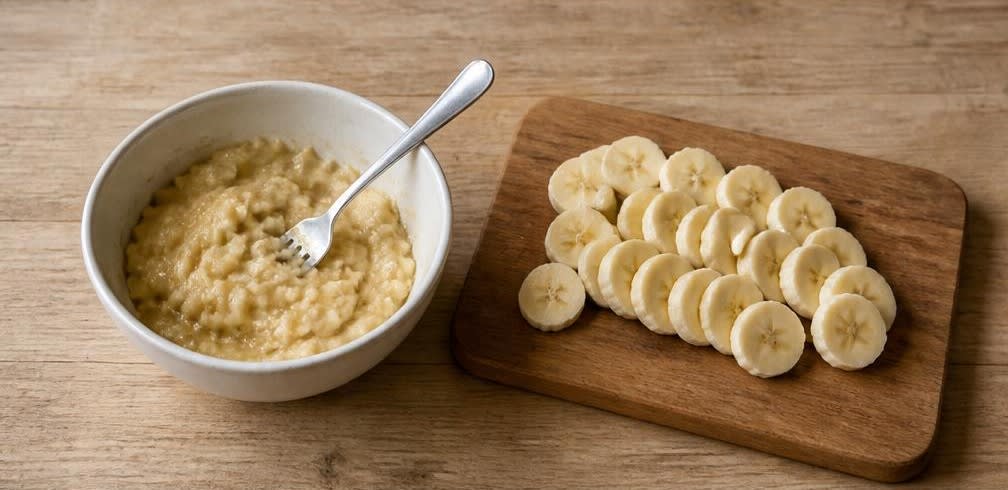 Cremiges Erdnussbutter-Bananen-Oatmeal – Zubereitung Schritt für Schritt – Bananen vorbereiten