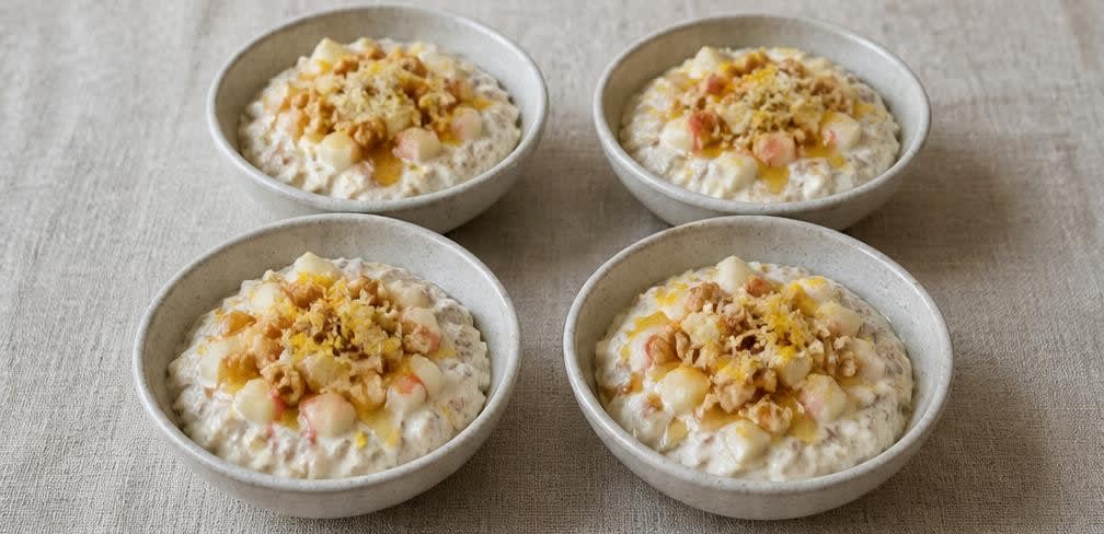 Skandinavischer Magerquark mit geschroteten Leinsamen, Apfel und Walnüssen – Zubereitung Schritt für Schritt – Anrichten