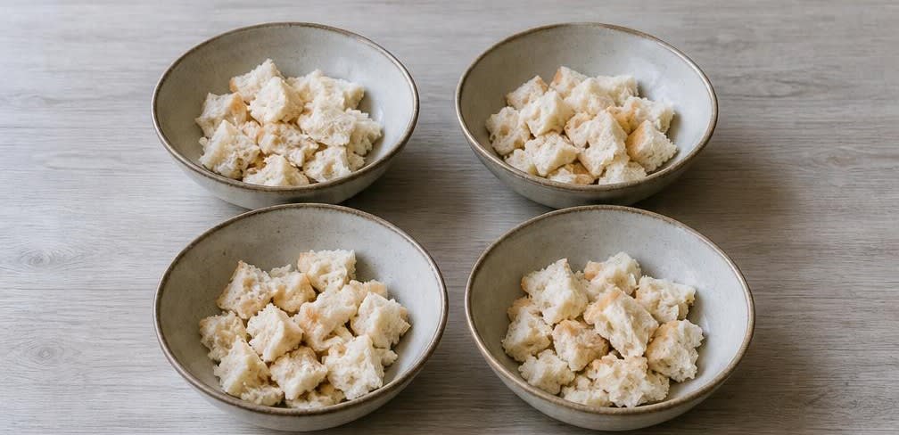 Tunesische Lablabi (Kichererbsen-Frühstückssuppe) – Zubereitung Schritt für Schritt – Brot vorbereiten