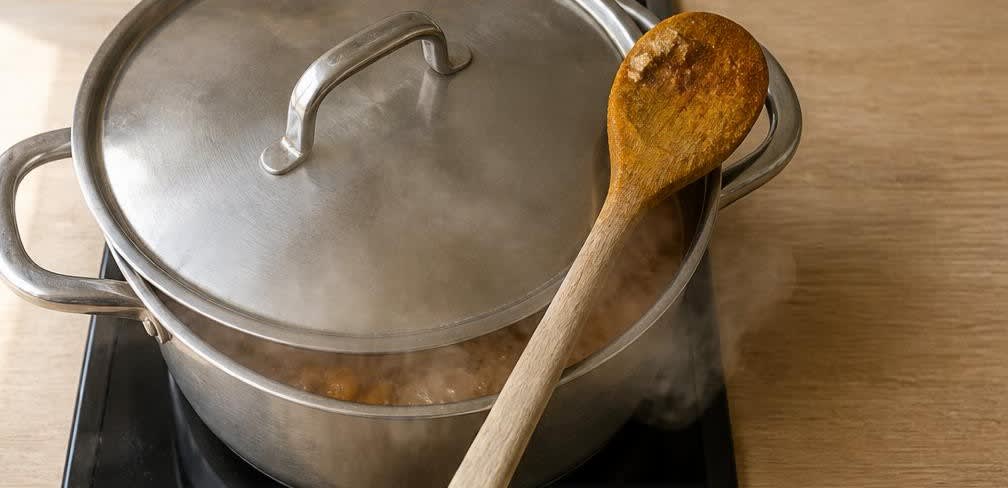 Pakistanisches Kichererbsen-Aloo-Curry – Zubereitung Schritt für Schritt – Curry köcheln lassen