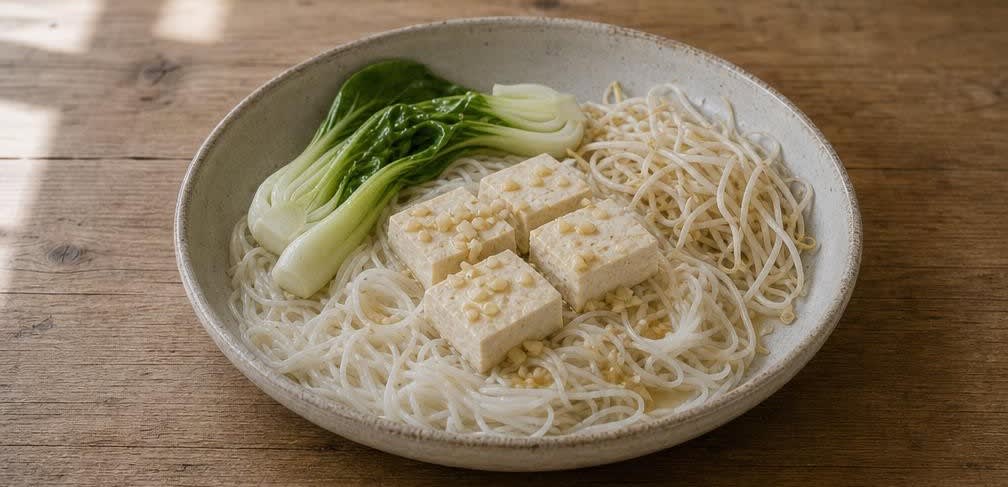 Gedämpfter Tofu mit Mungbohnensprossen und Pak Choi – Zubereitung Schritt für Schritt – Anrichten