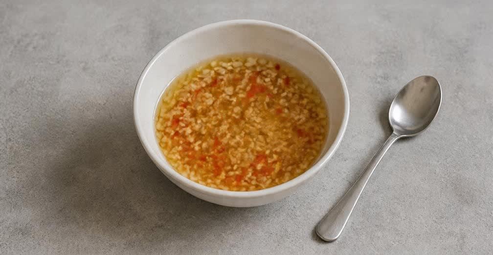 Vietnamesische Lachs-Bowl mit Reisnudeln und knackiger Gurke – Zubereitung Schritt für Schritt – Dressing zubereiten