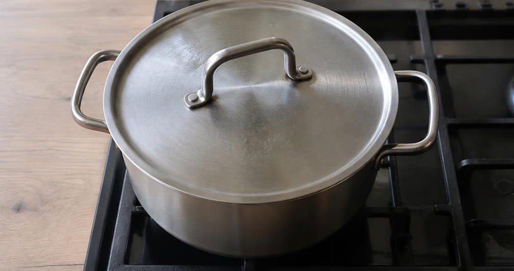 Westafrikanischer Erdnuss-Eintopf mit Süßkartoffeln – Zubereitung Schritt für Schritt – Eintopf köcheln lassen