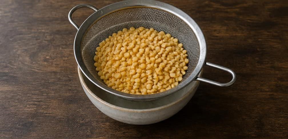 Skandinavische Gelberbsensuppe mit Speck – Zubereitung Schritt für Schritt – Erbsen abspülen