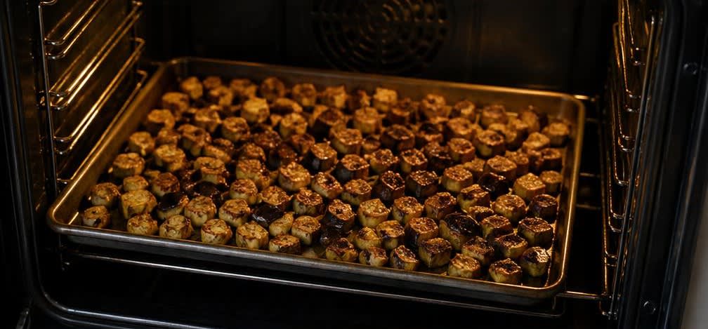 Israelische Sabich-Bowl mit gerösteter Aubergine und Ei – Zubereitung Schritt für Schritt – Aubergine im Ofen