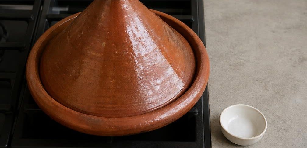 Marokkanische Rinder-Tajine mit Pflaumen und Mandeln – Zubereitung Schritt für Schritt – Schmoren beginnen