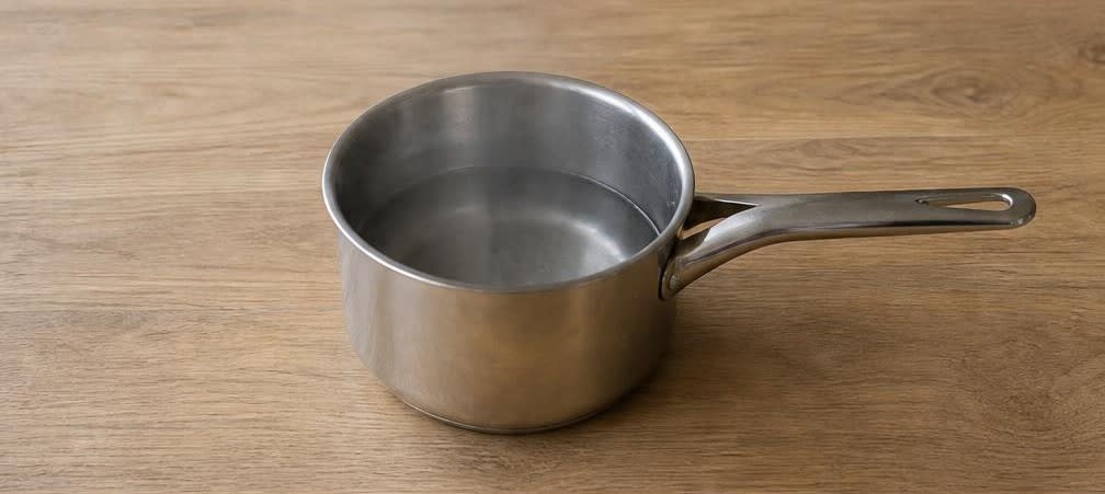 Knusprige Laugen-Salzstangen selbst gebacken – Zubereitung Schritt für Schritt – Natronlauge zubereiten