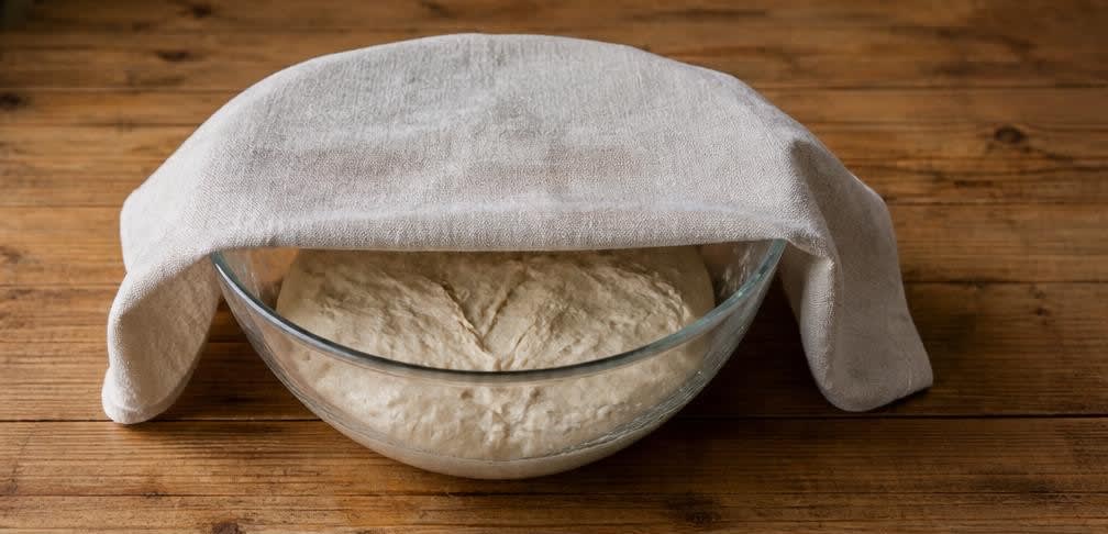 Klassische Sauerteigbrötchen – Zubereitung Schritt für Schritt – Sauerteig-Autolyseteig herstellen