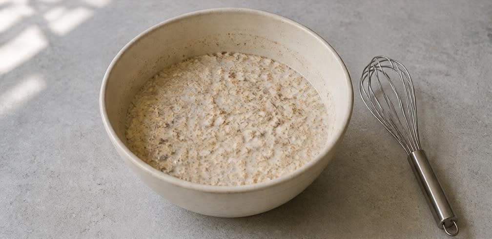 Schweizer Bircher Müsli mit frisch geriebenem Apfel – Zubereitung Schritt für Schritt – Getreidebasis herstellen