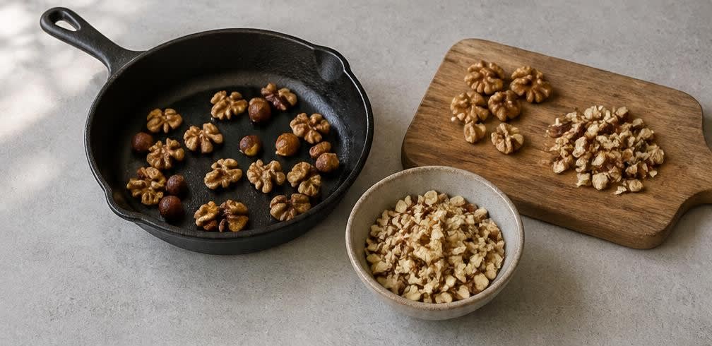 Schweizer Bircher Müsli mit frisch geriebenem Apfel – Zubereitung Schritt für Schritt – Nüsse rösten und hacken